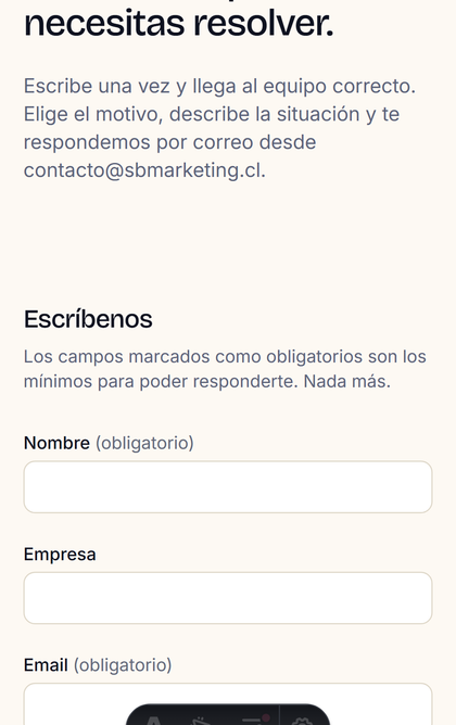 El formulario de contacto de sbmarketing.cl en un teléfono, con sus campos y sus etiquetas.